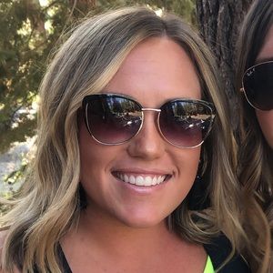 Meet your Posher, Brittney